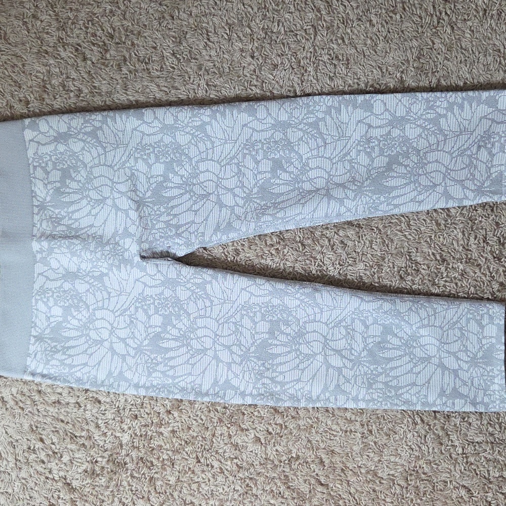 Fabletics Size Medium Gray Leggings